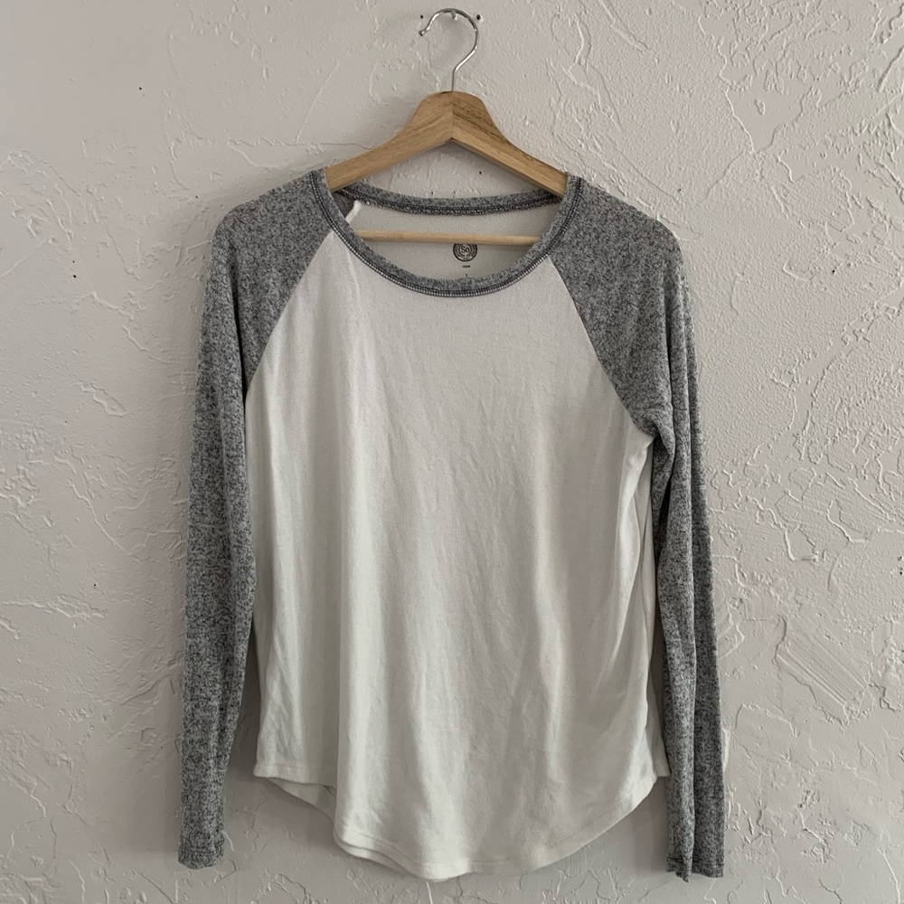 Soft Long Sleeved. Women’s Size S.